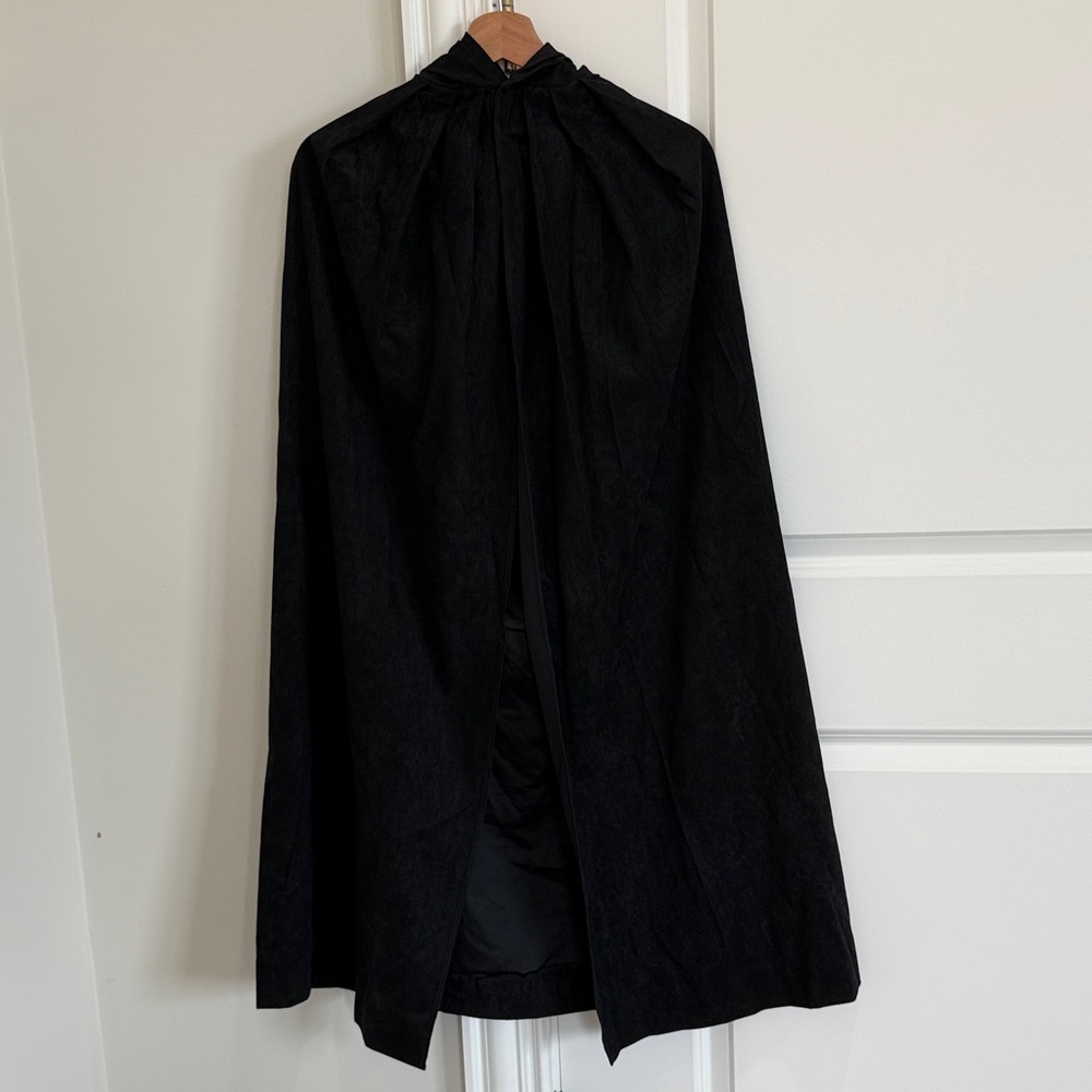 Charlie Crow Costume Halloween Black Hood Cape children. Velcro/popper fastening